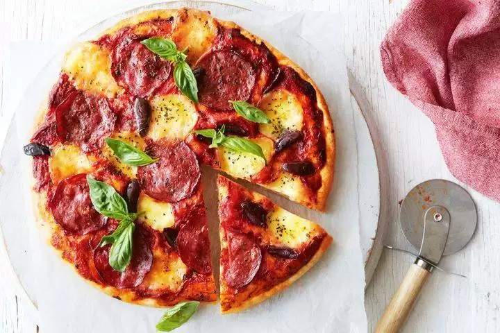 طرز تهیه پیتزای سالامی