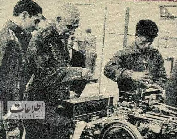 (عکس) سفر به ایران قدیم؛ افتتاح خط تولید سیگار ایرانی با حضور رضاشاه و پسرش!