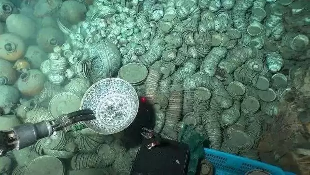 (تصاویر) چینی ها موفق به کشف گنجی عظیم در عمق 1500 متری دریا شدند