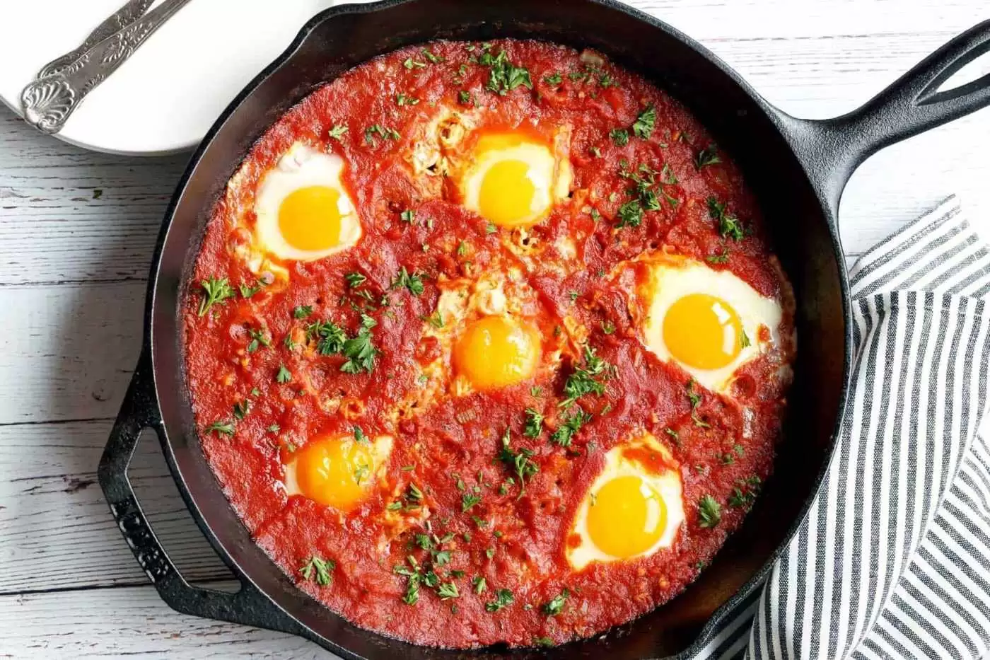 چگونه املت گوجه خوش مزه تری درست کنیم؟