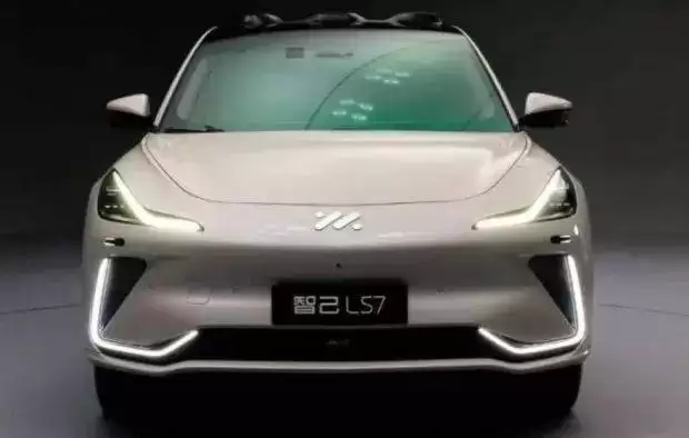 (تصاویر) این شاسی بلند جذاب و لوکس، مدرن ترین خودرو برقی بازار ایران است