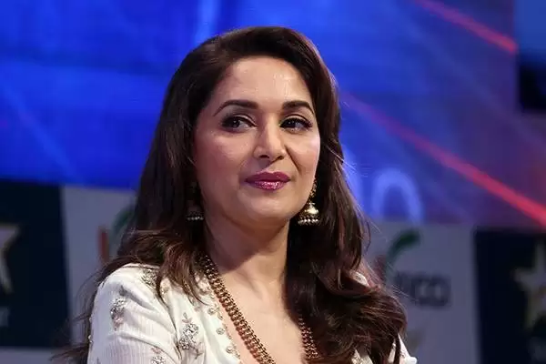 بیوگرافی مادوری دیکشیت