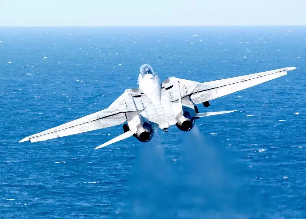 (تصاویر) جنگنده f-14 در مقابل mig-29 ؛ یک نبرد تن به تن در پایان جنگ سرد