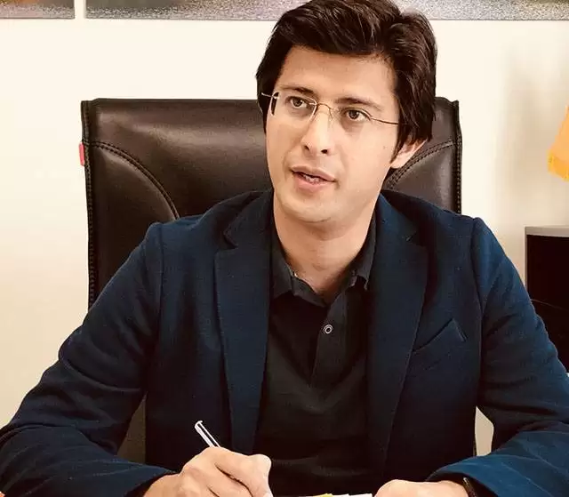بیوگرافی فرشاد وکیل زاده