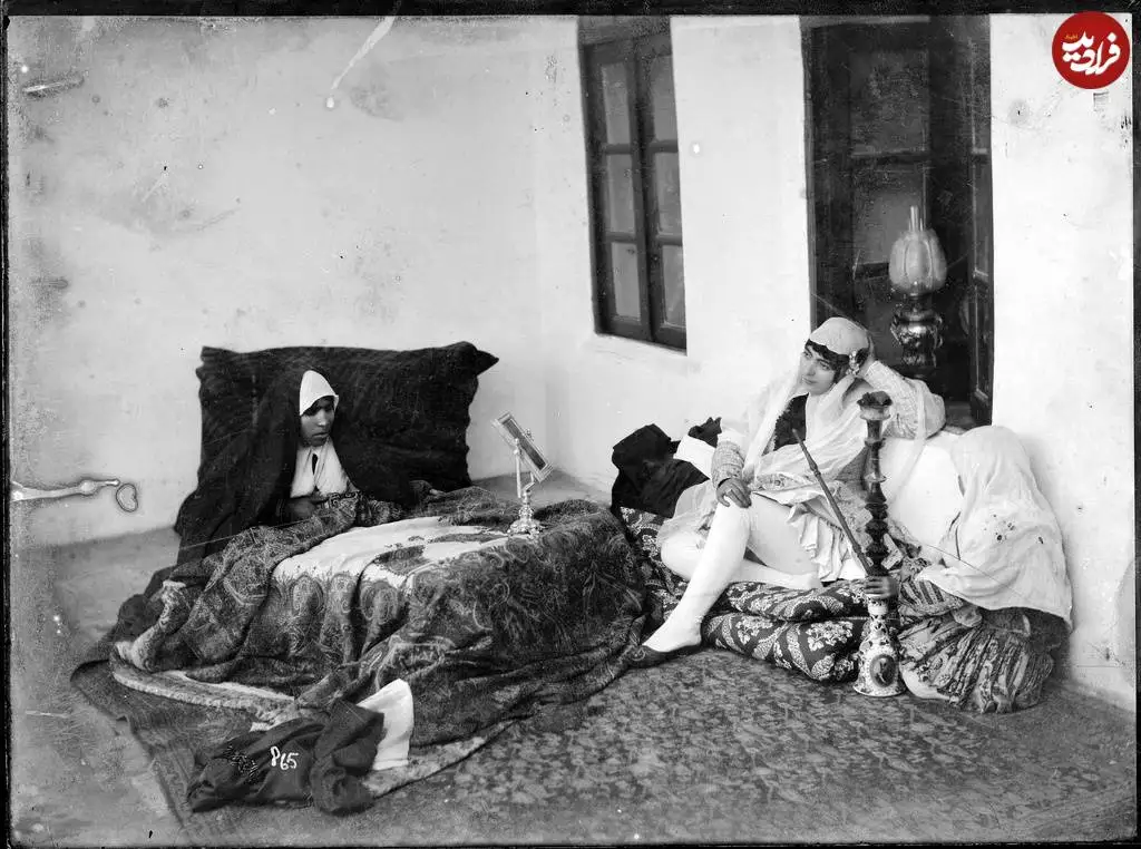 (تصاویر) خاطرات تهران قدیم؛ از «ژست کنار کرسی» تا «مراسم پول شماری»