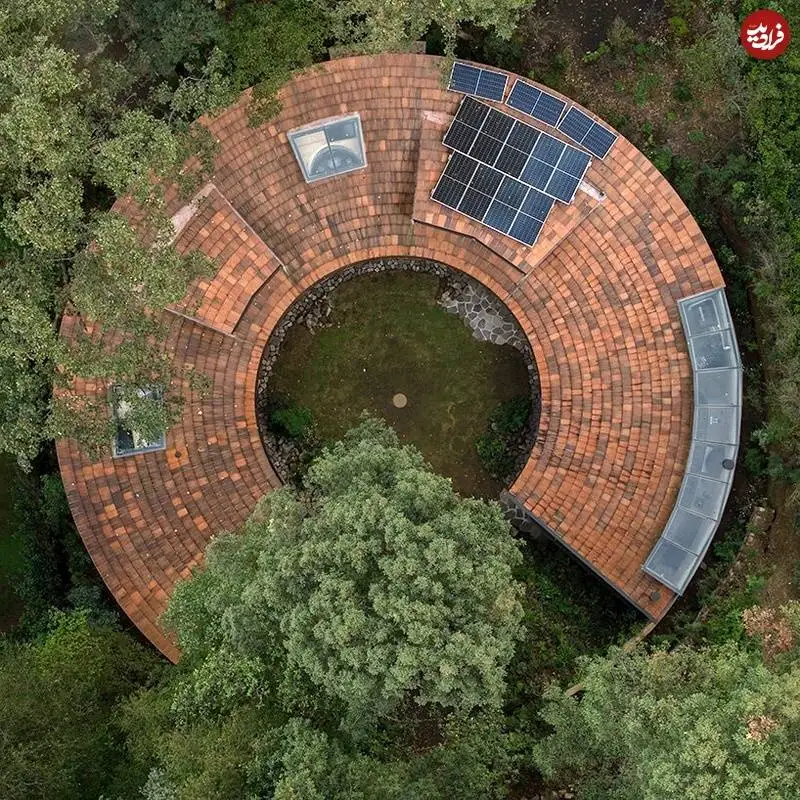 (تصاویر) معماری خاص یک خانه دایره ای در جنگل های ژاپن