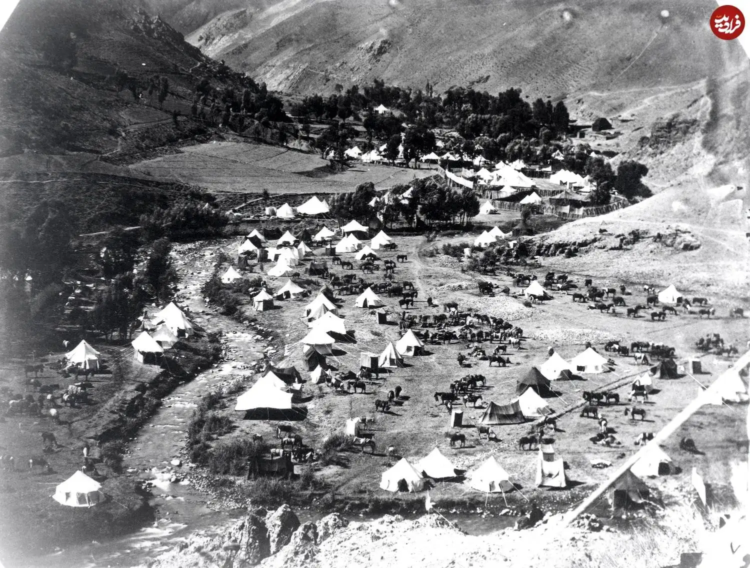 (تصاویر) سفر به عصر قاجار؛ از اردوی همایونی در جاده چالوس تا گروه زن ها روی پلّکان