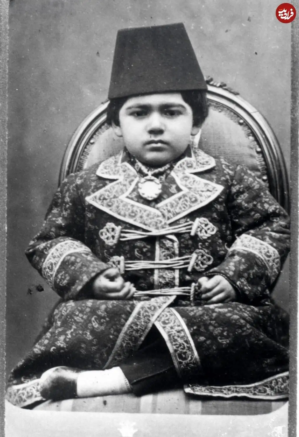 (تصاویر) سفر به عصر قاجار؛ از اردوی همایونی در جاده چالوس تا گروه زن ها روی پلّکان