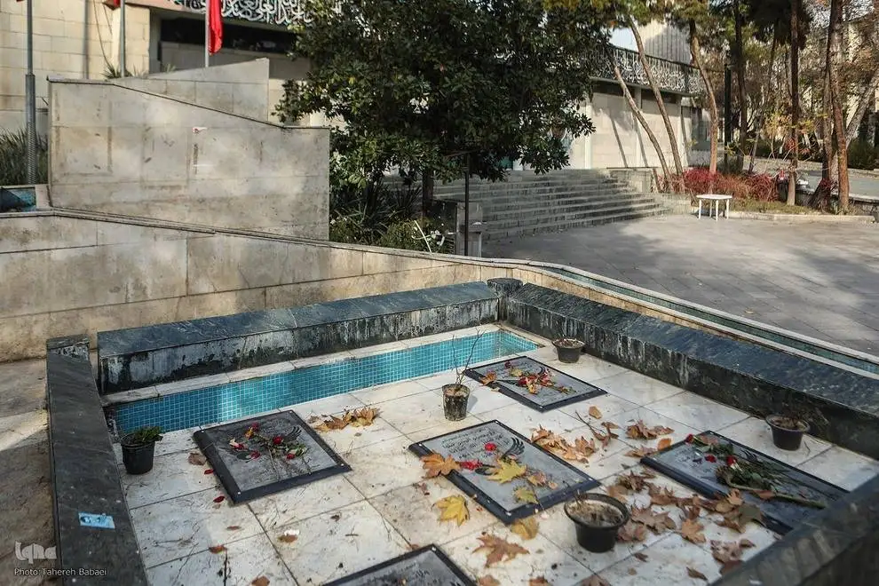 (تصاویر) آخرین روزهای برگ ریزان پاییزی در دانشگاه تهران