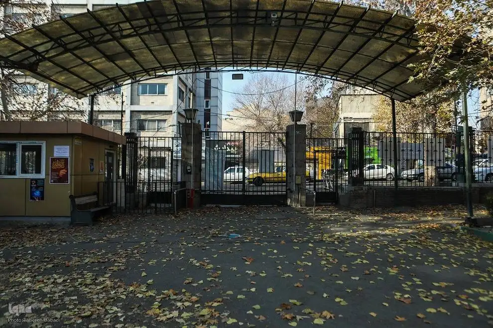 (تصاویر) آخرین روزهای برگ ریزان پاییزی در دانشگاه تهران