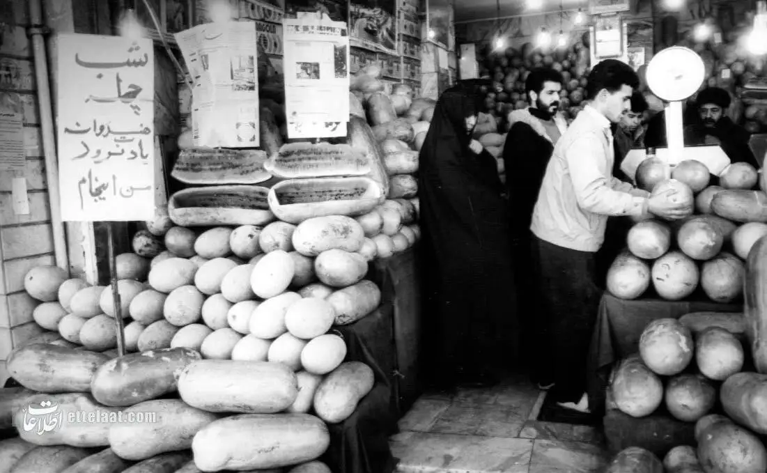 (تصاویر) سفر به ایران قدیم؛ نماهایی از بازار شب یلدا و قیمت آجیل؛ 30 سال قبل