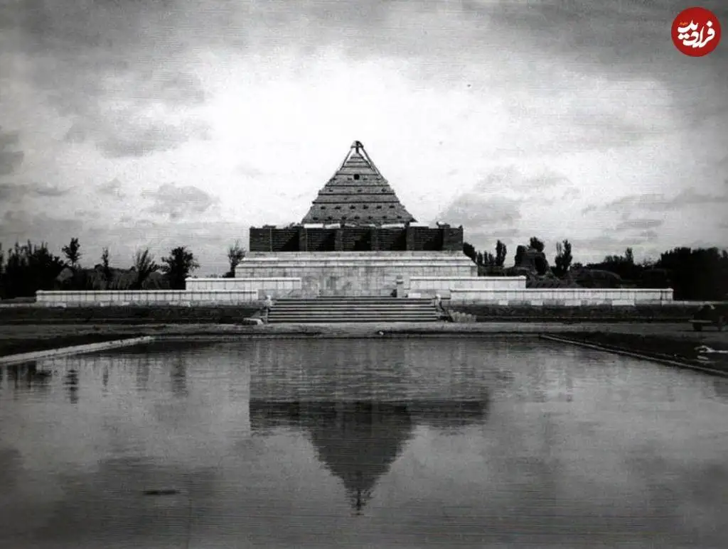(عکس) سفر به ایران قدیم؛ وقتی مقبرۀ فردوسی شبیه «اهرام مصر» بود