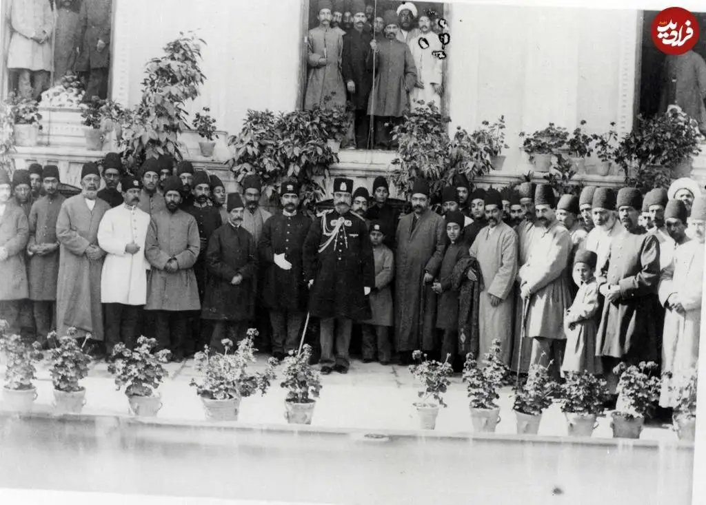 (تصاویر) سفر به عصر قاجار؛ از تقسیم پول در آبدارخانۀ مبارکه تا پلوخوری در باغ های سرخه حصار