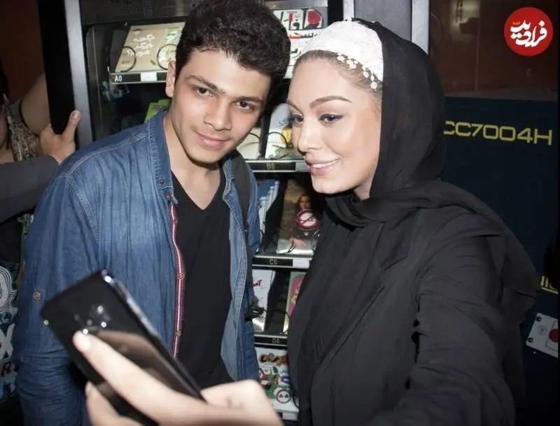 (عکس) سفر در زمان؛ «سحر قریشی» و هوادارانش؛ 9 سال قبل