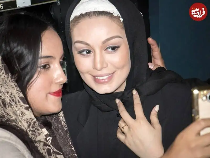 (عکس) سفر در زمان؛ «سحر قریشی» و هوادارانش؛ 9 سال قبل