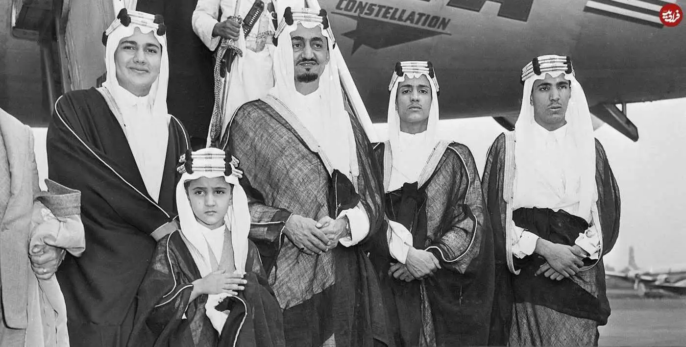 عکس؛ سفر در زمان؛ «سومین پادشاه عربستان در کنار 4 برادر و پسرش در آمریکا»؛ سال 1326