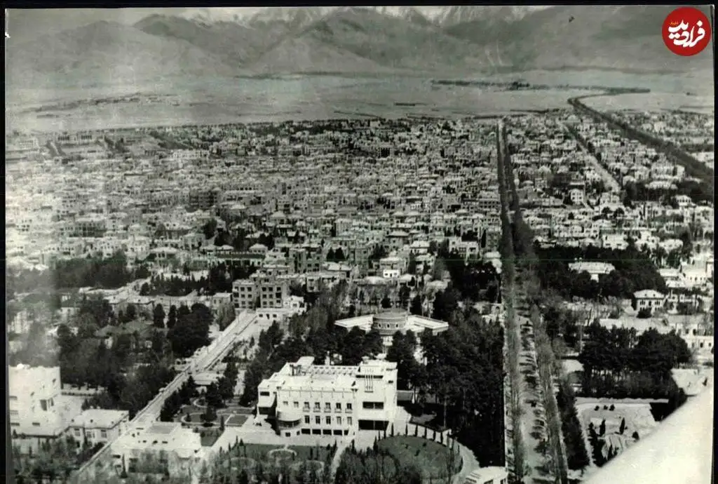 عکس؛ سفر در تاریخ؛ نمای هوایی از «خیابان کاخ(فلسطین فعلی) و تهران»؛ سال 1325