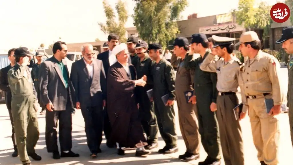عکس؛ سفر به تاریخ؛ «هاشمی رفسنجانی در بازدید از یک پایگاه  نظامی»؛ دهه 70
