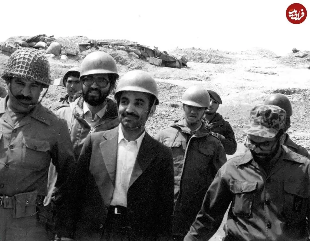 عکس؛ سفر در تاریخ؛ «محمدعلی رجایی در جبهه و با لباس شخصی»؛ اواخر سال 59