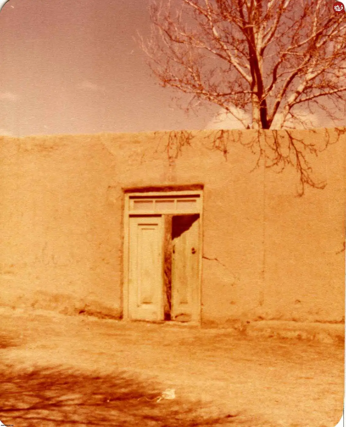 عکس؛ سفر تاریخ؛ «دکتر شریعتی در این خانه روستایی به دنیا آمد»؛ سال 1312