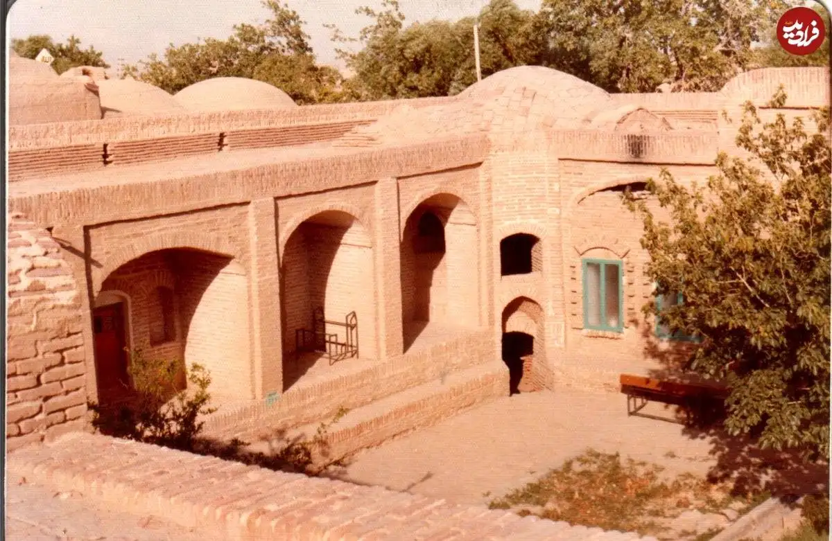 عکس؛ سفر تاریخ؛ «دکتر شریعتی در این خانه روستایی به دنیا آمد»؛ سال 1312