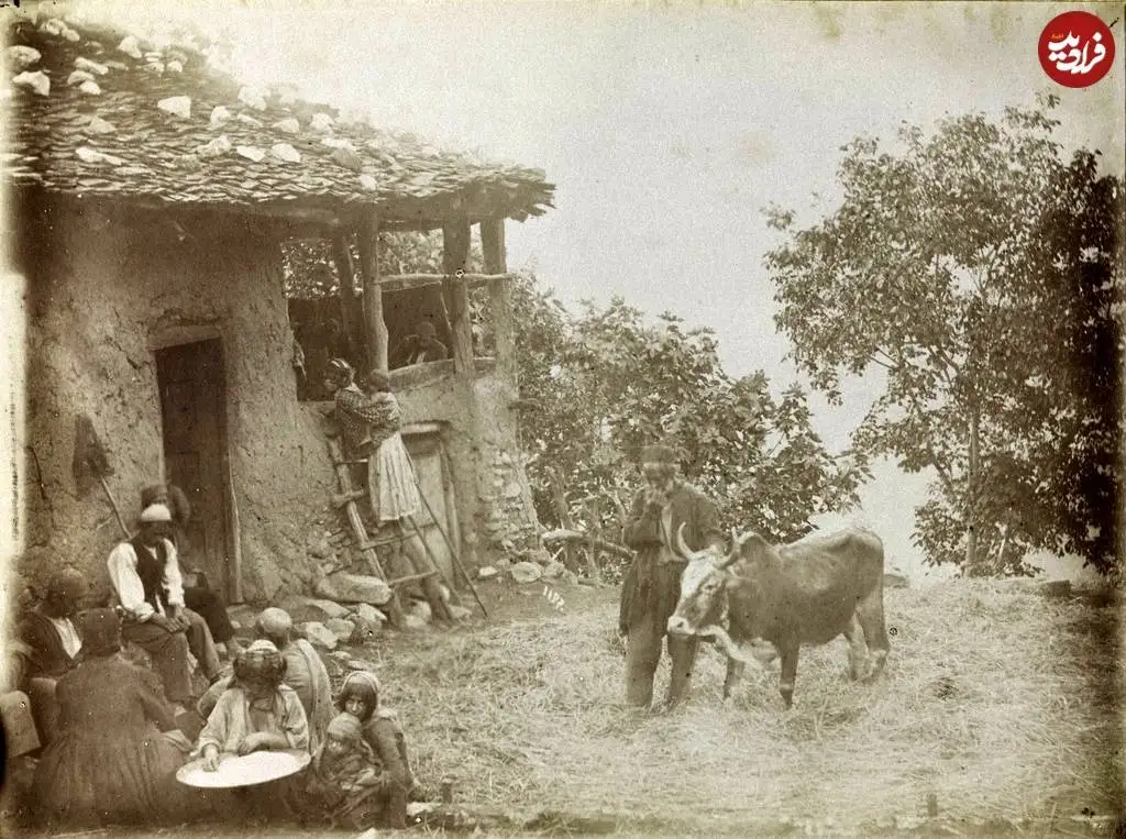 تصاویر؛ سفر به عصر قاجار؛ از «خانه ای در گیلان» تا «عکس خانوادگی زیر کرسی»