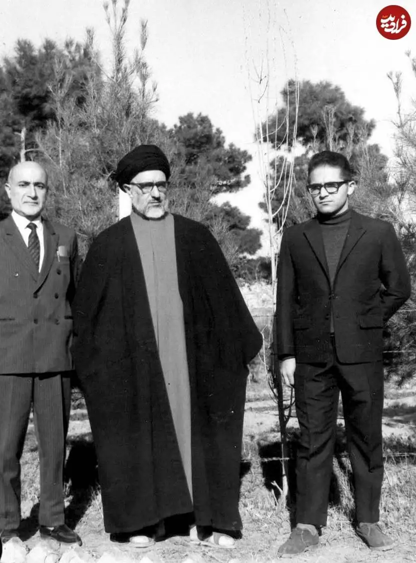عکس؛ سفر در تاریخ؛ «مهدی بازرگان در کنار سیدمحمود طالقانی در حیاط زندان قصر»؛ دهه 40