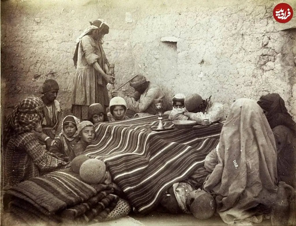 تصاویر؛ سفر به عصر قاجار؛ از «خانه ای در گیلان» تا «عکس خانوادگی زیر کرسی»