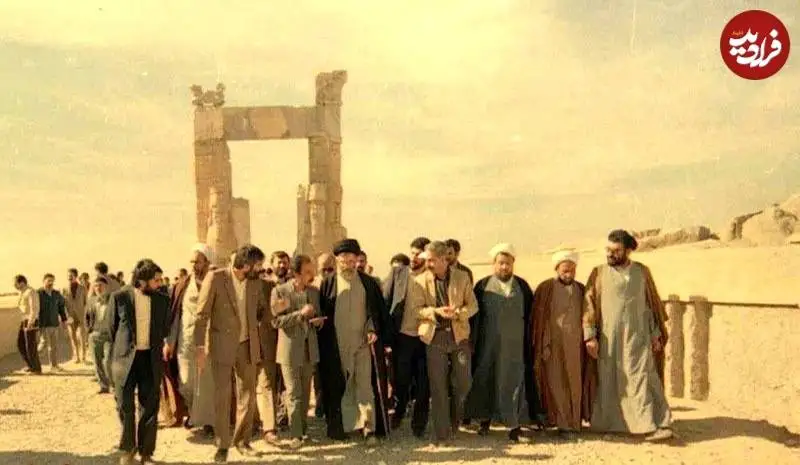 عکس؛ سفر به تاریخ؛ «رهبر انقلاب» در بازدید از «تخت جمشید»؛ سال 1367