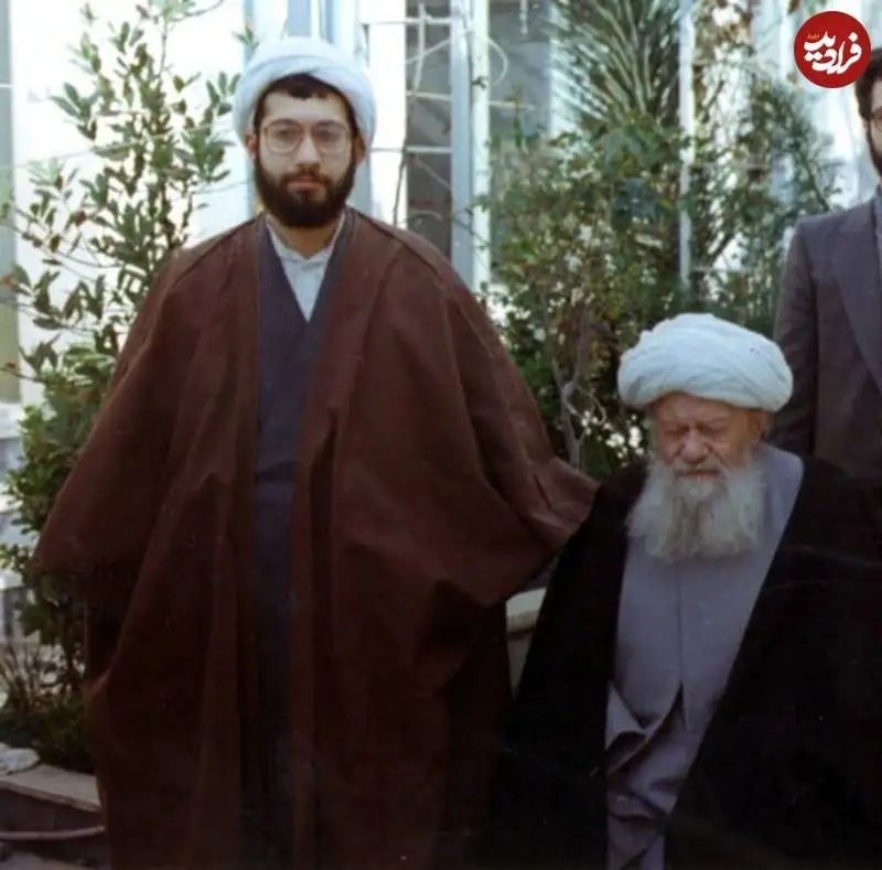 عکس؛ سفر به تاریخ؛ «صادق آملی لاریجانی» در دوران جوانی در کنار پدرش «میرزا هاشم آملی»