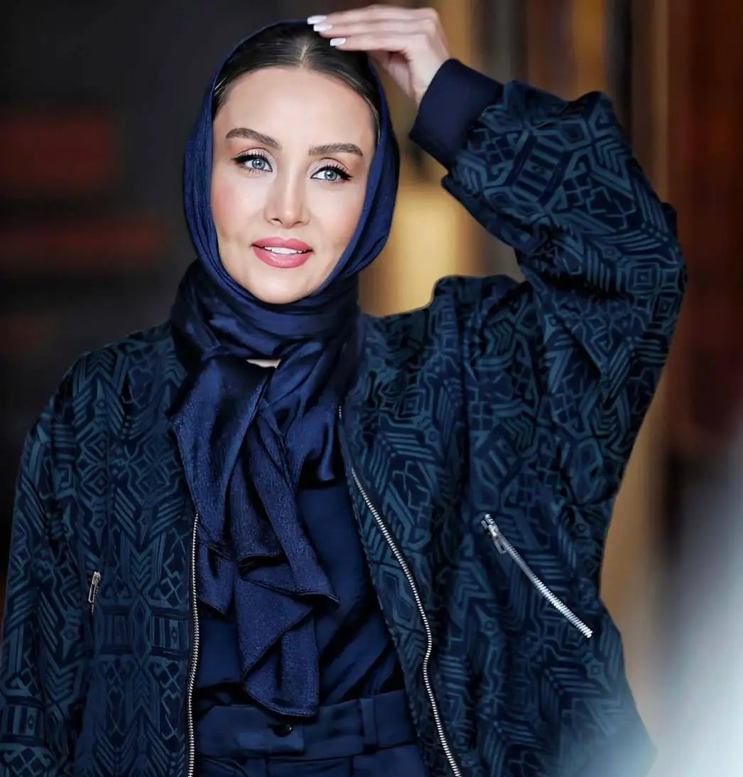 تصاویر؛ درخشش غیرمنتظره حدیث فولادوند با استایلی اسپرت در شب تجلیل از گلاب آدینه