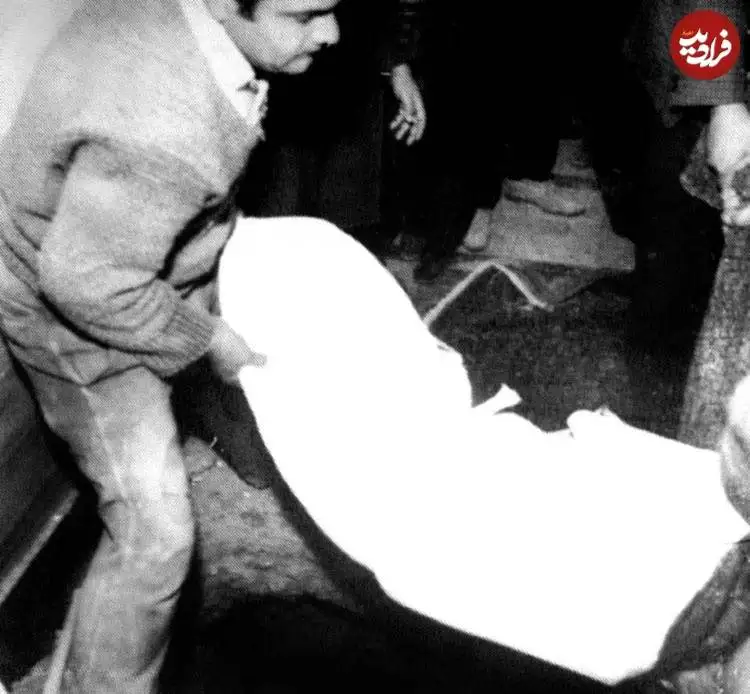 عکس؛ سفر در زمان؛ «لحظه تدفین پیکر تختی در گورستان ابن بابویه تهران»؛ سال 46