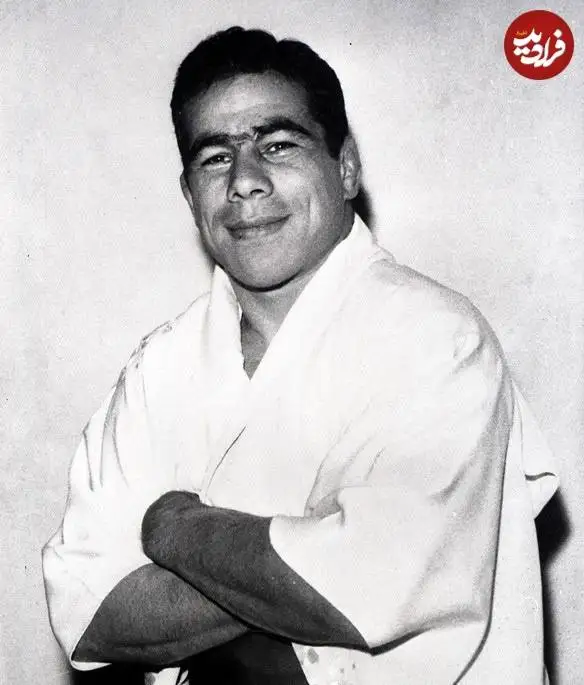 عکس؛ سفر در تاریخ؛ «غلامرضا تختی در لباس رزمی»؛ اوایل دهه 40