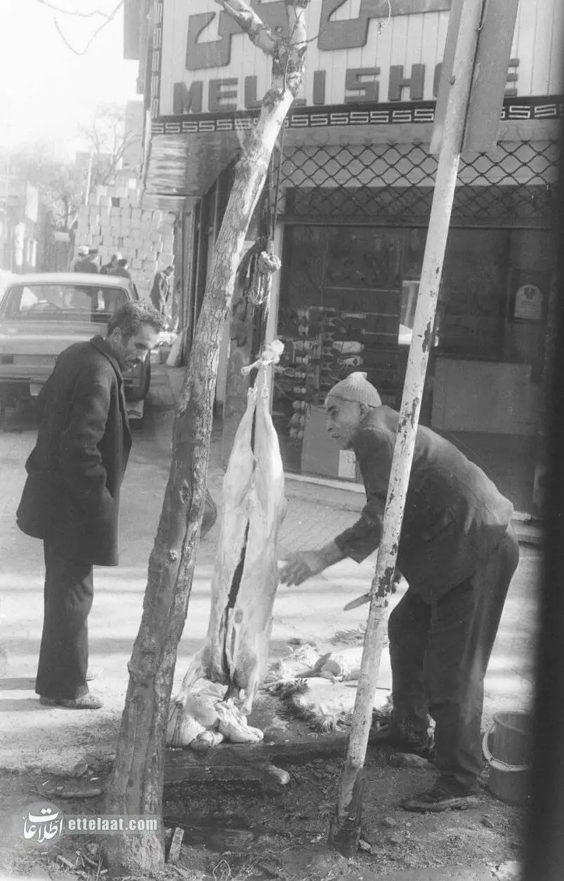تصاویر؛ سفر به تهران قدیم؛ گزارش تصویری از قصابی در پیاده روهای تهران!