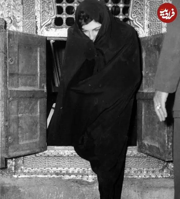 عکس؛ سفر در زمان؛ «محمدرضا پهلوی و همسر دوم اش ثریا در کربلا»؛ دهه 30