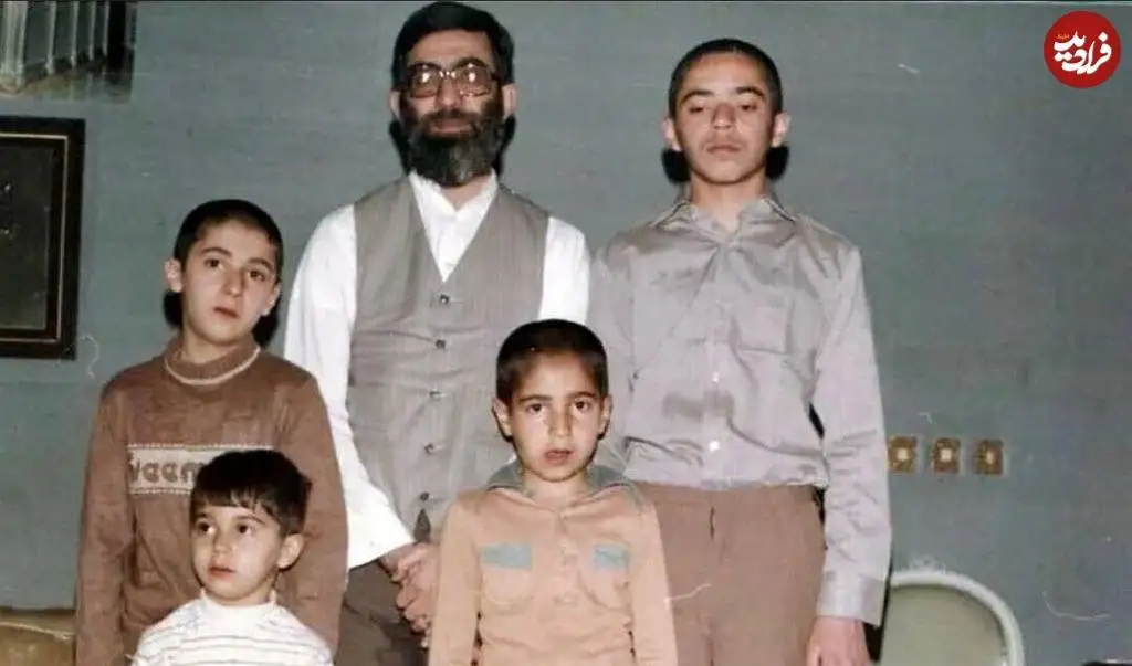 عکس؛ سفر در زمان؛ «فرزندان رهبر انقلاب در کودکی و نوجوانی و در کنار پدر»