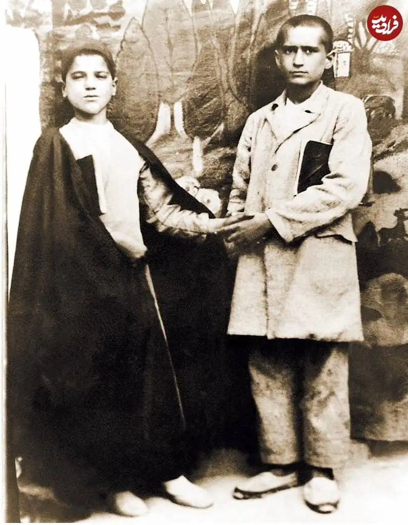 عکس؛ سفر در تاریخ؛ «رهبر انقلاب و امام خمینی» در ایام نوجوانی