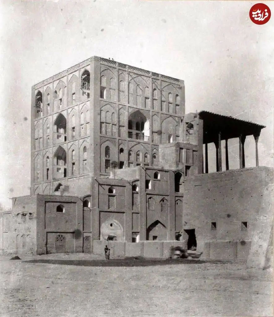عکس؛ سفر در تاریخ؛ «عمارت عالی قاپو اصفهان» در سال 1311 خورشیدی