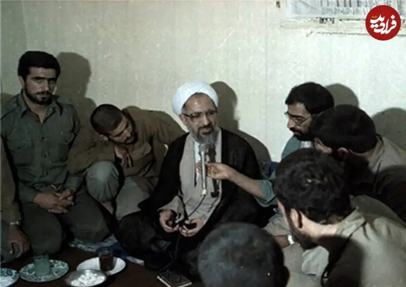 عکس؛ سفر به تاریخ؛ «آیت الله جوادی آملی» در کنار رزمنده ها در جبهه؛ دهۀ 1360