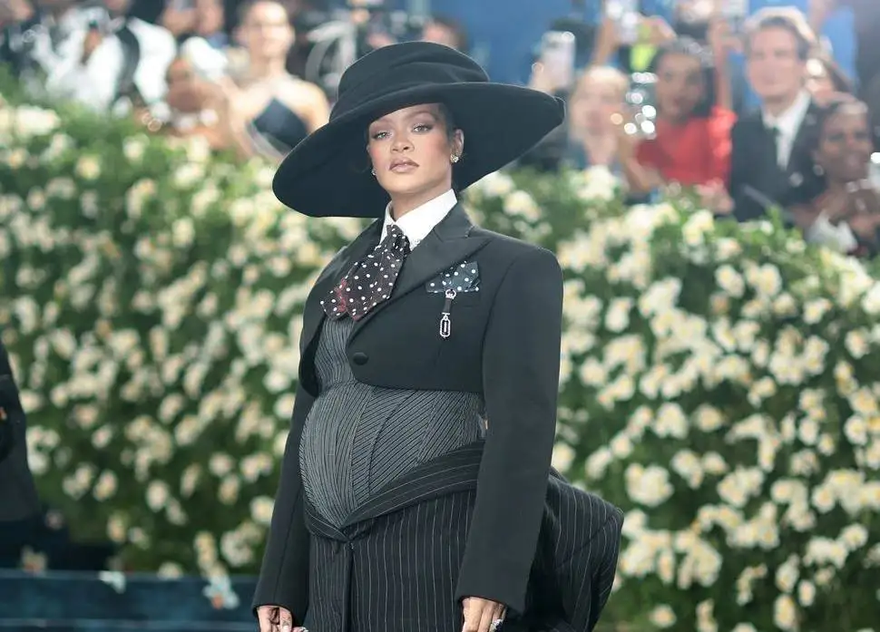 بارداری سوم ریحانا، برای جهان کلاس درس گذاشت