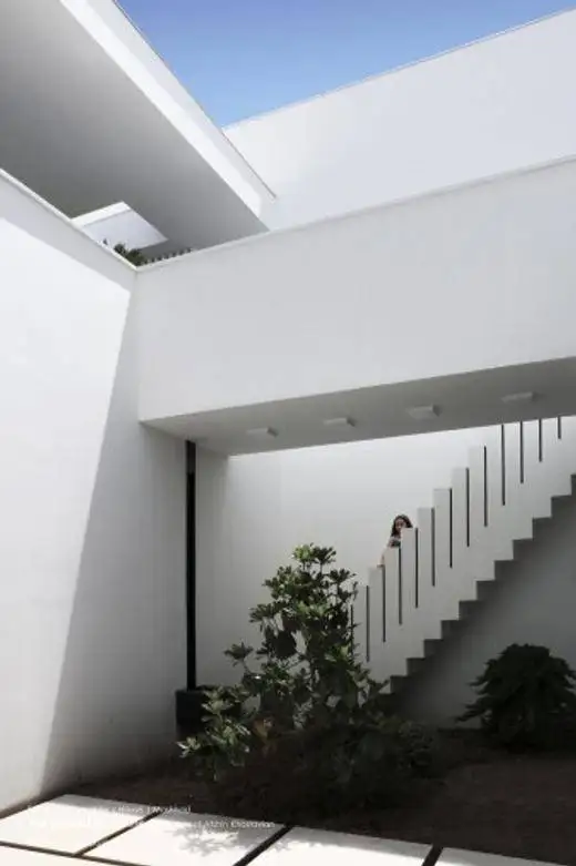 تصاویر؛ خانه پدر و دختر؛ معماری زیبای این سازه مشهدی با آینده نگری برای فرزند