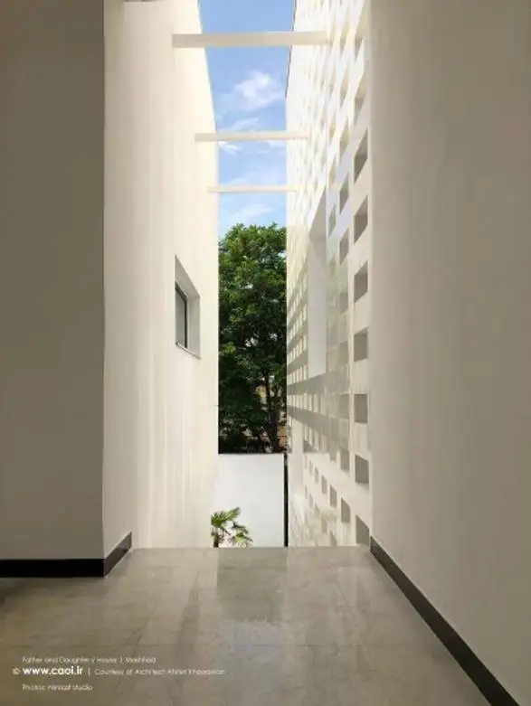 تصاویر؛ خانه پدر و دختر؛ معماری زیبای این سازه مشهدی با آینده نگری برای فرزند