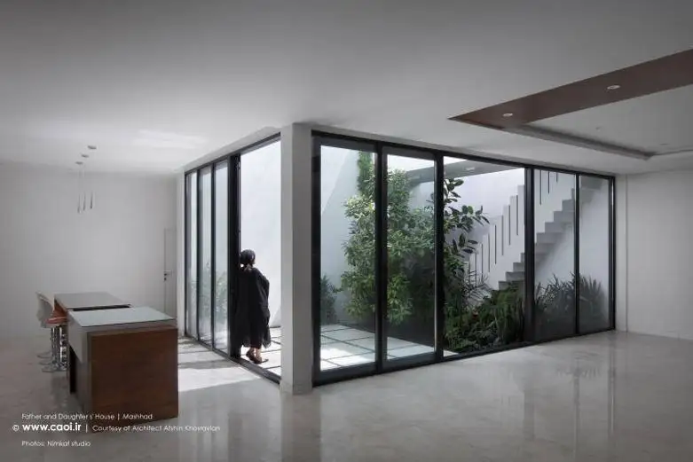 تصاویر؛ خانه پدر و دختر؛ معماری زیبای این سازه مشهدی با آینده نگری برای فرزند