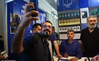 صف کشیدن برای عادل در مصلی بحث برانگیز شد