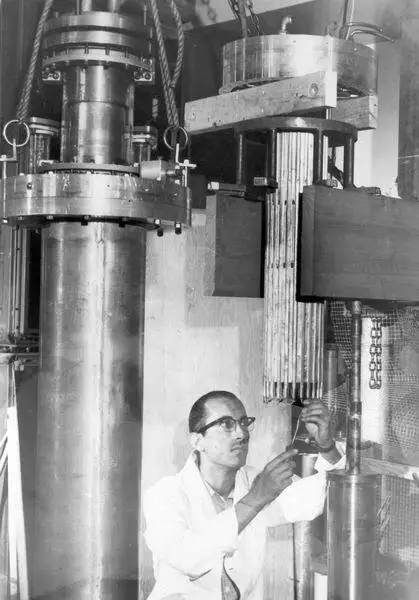 عکس؛ سفر در زمان؛ «شهید چمران» در زمان تحصیل در آمریکا؛ اوایل دهه 40