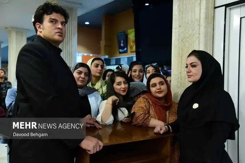 تصاویر؛ رضا عطاران در اکران مردمی فیلم «صددام» در مشهد