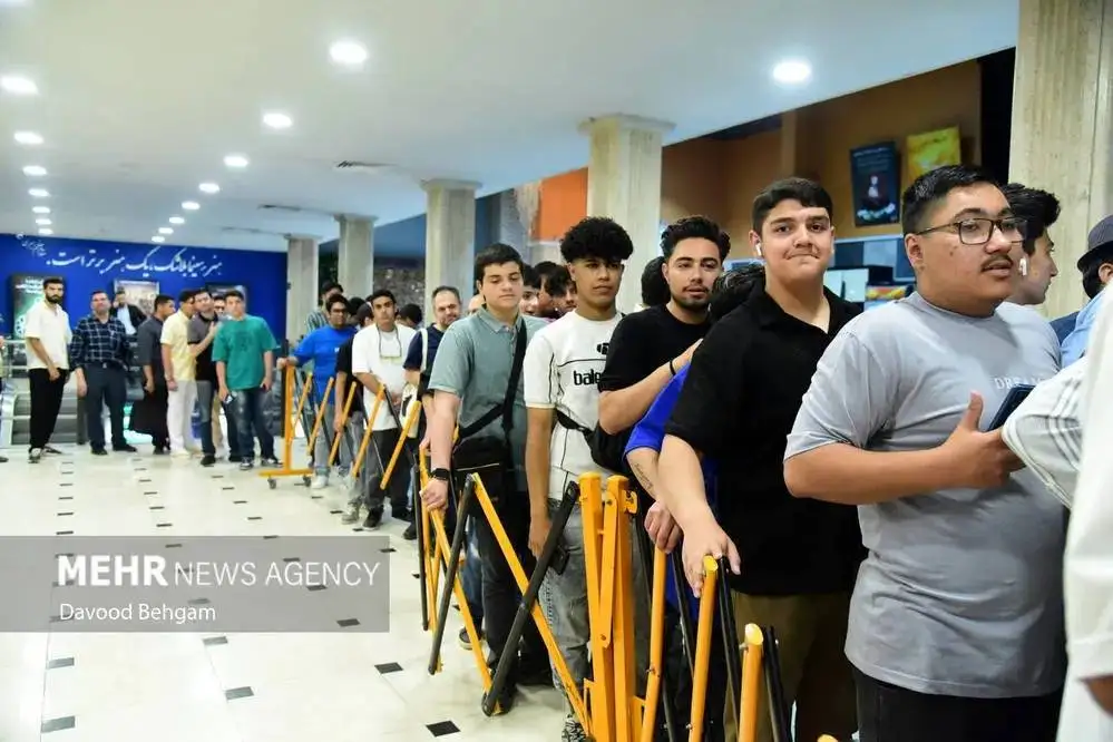 تصاویر؛ رضا عطاران در اکران مردمی فیلم «صددام» در مشهد