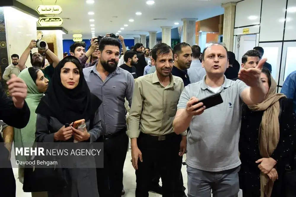 تصاویر؛ رضا عطاران در اکران مردمی فیلم «صددام» در مشهد