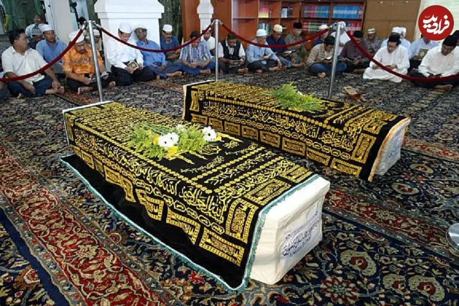 عکس؛ سفر در زمان؛ «پیکر لاله و لادن در یک مسجد سنگاپور»؛ سال 1382