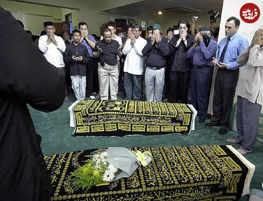 عکس؛ سفر در زمان؛ «پیکر لاله و لادن در یک مسجد سنگاپور»؛ سال 1382